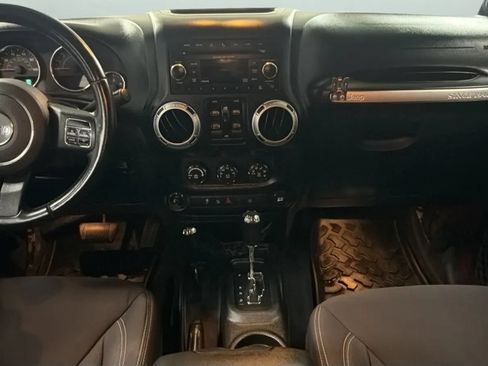 Used 2013 Jeep Wrangler Unlimited Sahara w/ Connectivity Group AWD/4WD image 15