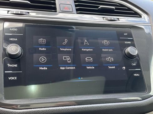 Used 2023 Volkswagen Tiguan SE image 21