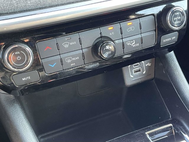 Used 2024 Jeep Compass Latitude AWD/4WD image 28