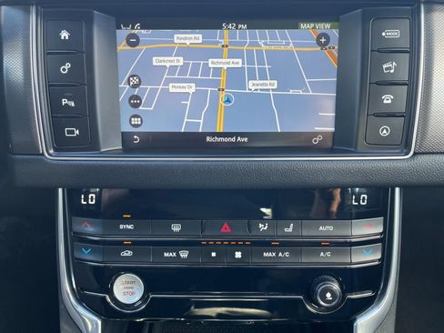 Used 2016 Jaguar XF S image 23