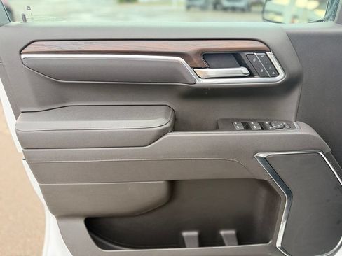 Used 2025 GMC Sierra 1500 SLT RWD image 8