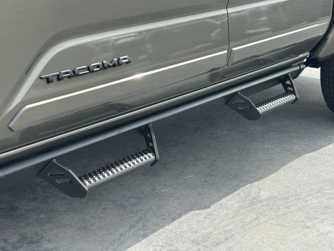 Certified 2025 Toyota Tacoma TRD Off-Road AWD/4WD image 8