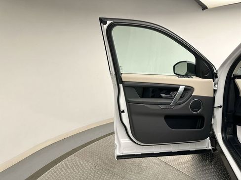 Used 2025 Land Rover Discovery Sport S image 7