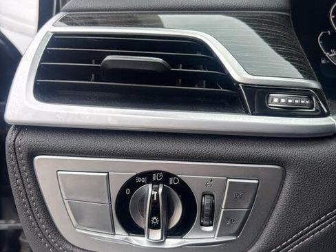 Used 2022 BMW 740i RWD image 12