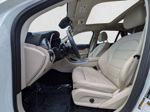 Used 2021 Mercedes-Benz GLC 300 4MATIC image 17