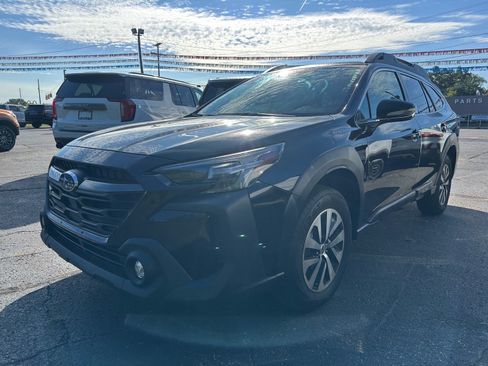Used 2023 Subaru Outback Premium AWD/4WD image 4