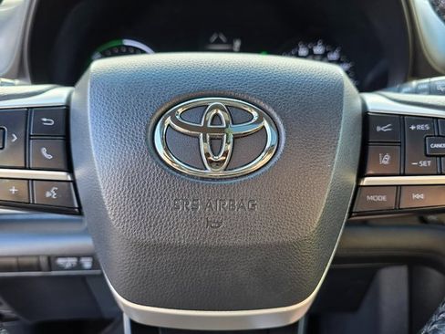 Used 2021 Toyota Sienna XLE image 28