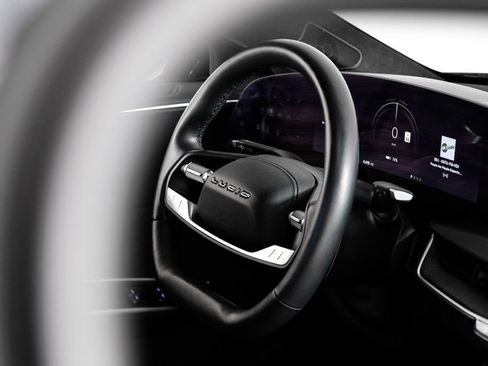 Used 2023 Lucid Air Touring image 12