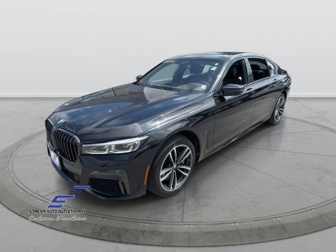 Used 2020 BMW 750i xDrive w/ M Sport Package image 3