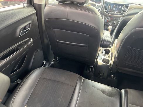 Used 2018 Chevrolet Trax LT w/ LT Convenience Package image 12