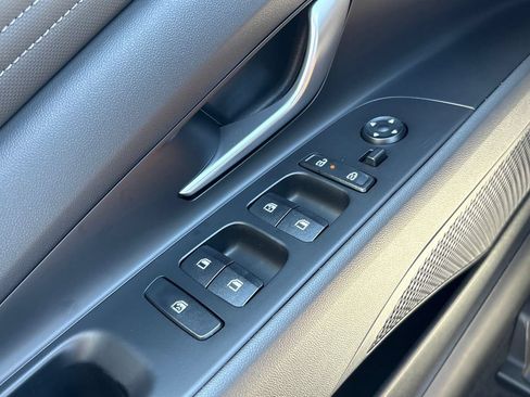 New 2026 Hyundai Elantra Limited FWD image 9