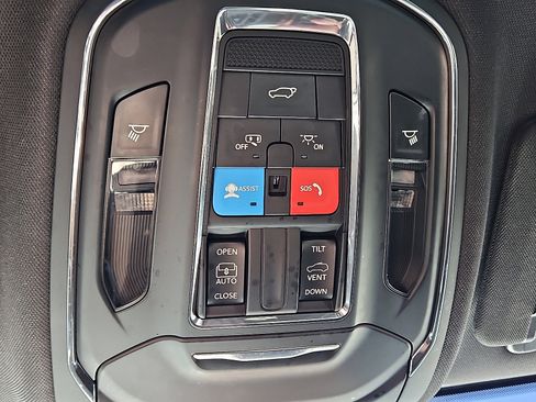 Used 2024 Jeep Grand Cherokee Altitude image 19