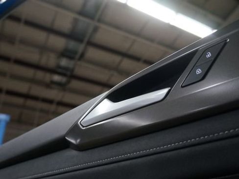 Certified 2025 Volkswagen Taos SE image 28