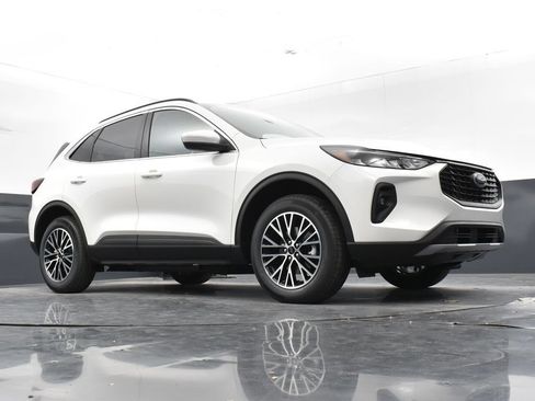 New 2025 Ford Escape SE FWD image 30