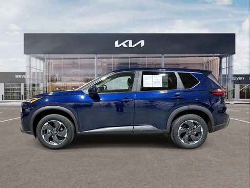 Used 2024 Nissan Rogue SV image 5