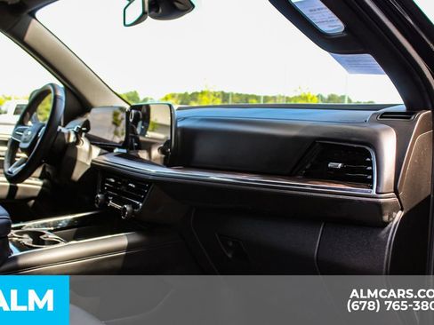 Used 2025 Chevrolet Suburban Z71 AWD/4WD image 25