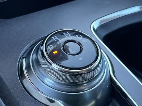 Used 2017 Ford Fusion SE w/ Fusion SE Technology Package image 23