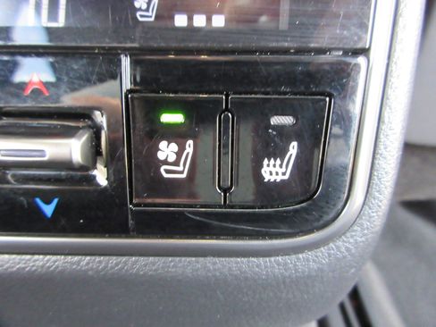 Used 2024 Lexus LX 600 4WD w/ Luxury Package image 25