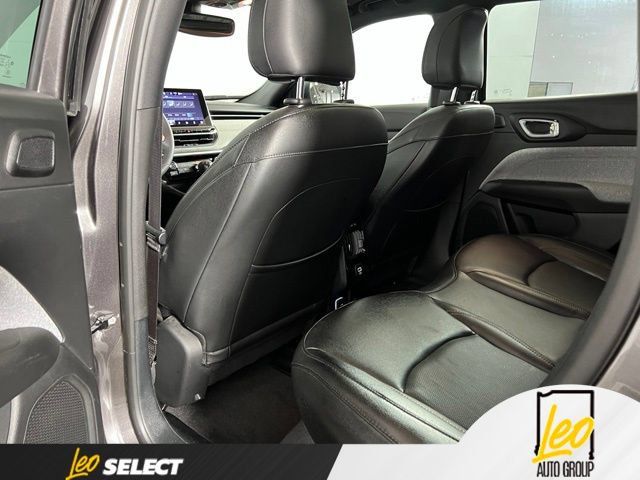 Used 2023 Jeep Compass Latitude w/ Sun and Sound Group AWD/4WD image 19