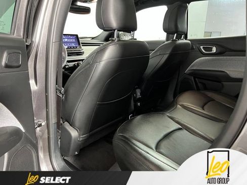 Used 2023 Jeep Compass Latitude w/ Sun and Sound Group AWD/4WD image 19