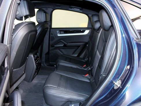 Used 2024 Porsche Cayenne Coupe image 22