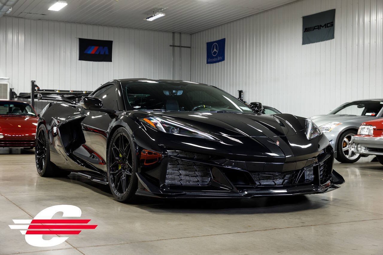 Used 2023 Chevrolet Corvette Z06 w/ Z07 Performance Package RWD image 1