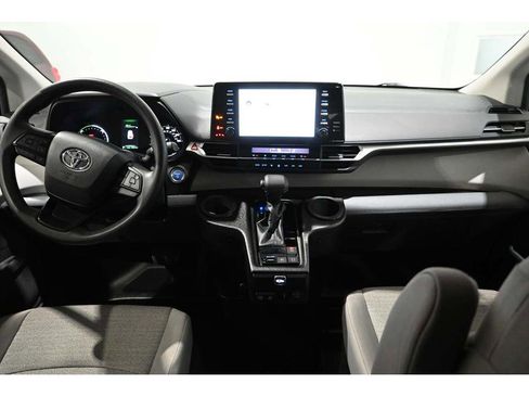 Used 2023 Toyota Sienna LE FWD image 21