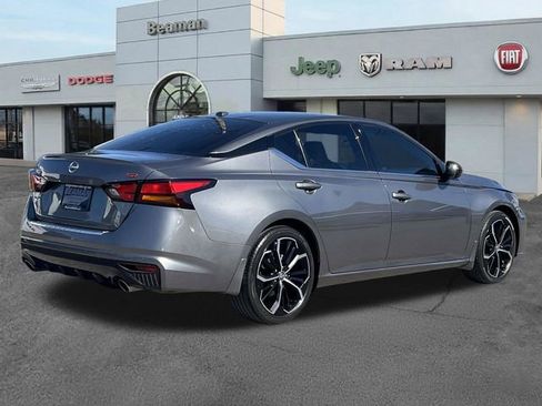Used 2023 Nissan Altima 2.5 SR w/ SR Premium Package FWD image 7