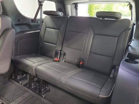 Used 2025 Chevrolet Suburban Premier AWD/4WD image 6