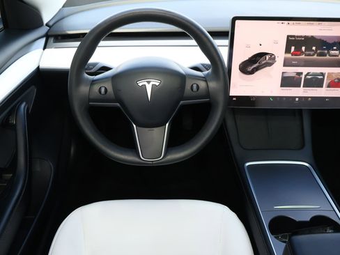 Used 2023 Tesla Model 3 Standard Range image 8