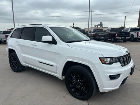 Used 2021 Jeep Grand Cherokee Laredo X AWD/4WD image 5