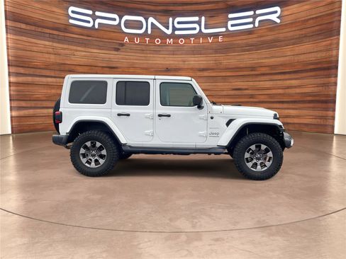 Used 2019 Jeep Wrangler Unlimited Sahara image 7