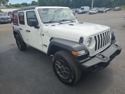 Used 2024 Jeep Wrangler Unlimited Sport AWD/4WD image 4