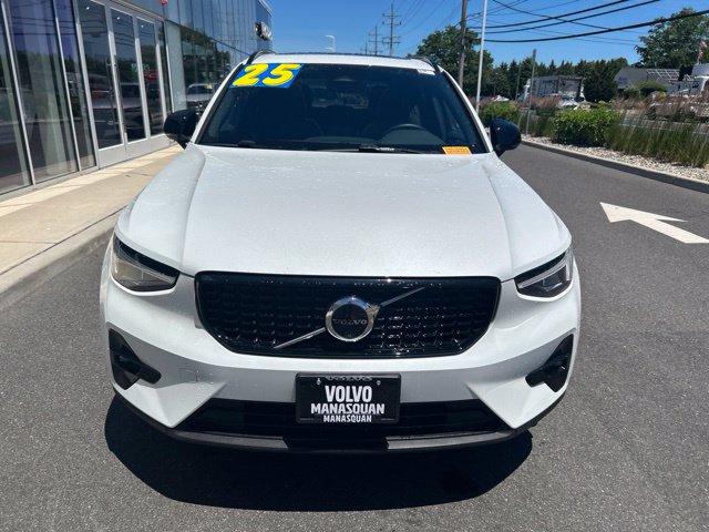 Certified 2025 Volvo XC40 B5 Plus AWD/4WD image 7