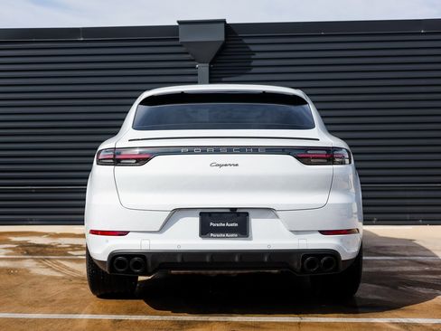 Certified 2022 Porsche Cayenne Platinum Edition image 6