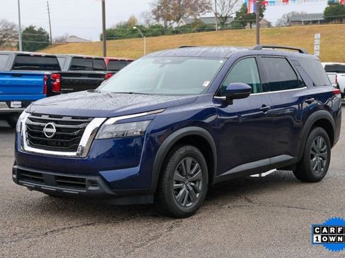 Used 2025 Nissan Pathfinder SV image 6