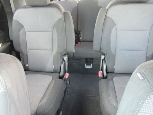 Used 2023 Chevrolet Traverse LT FWD image 31