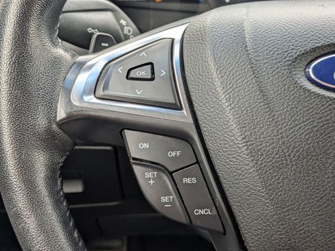Used 2017 Ford Edge Titanium FWD image 19