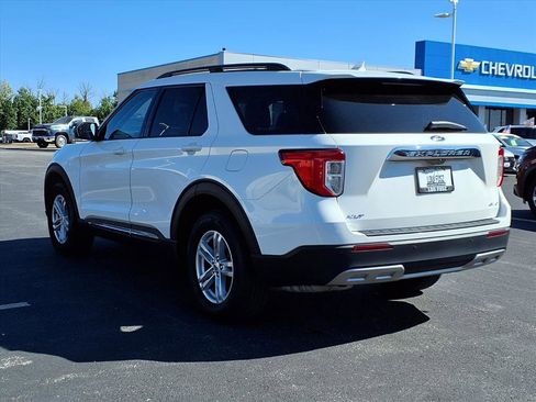 Used 2023 Ford Explorer XLT w/ Equipment Group 202A image 5