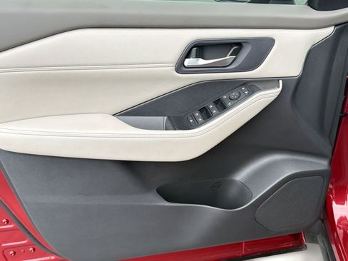 Used 2024 Nissan Rogue SV w/ SV Premium Package FWD image 14