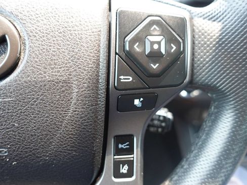 Used 2020 Toyota Tacoma TRD Off-Road AWD/4WD image 50