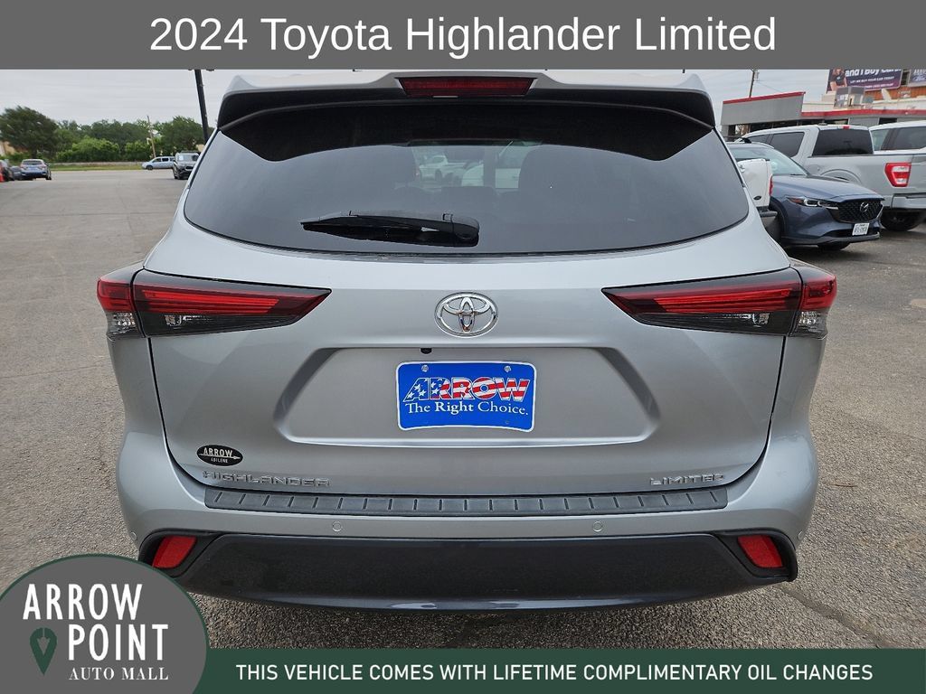 Used 2024 Toyota Highlander Limited FWD image 10