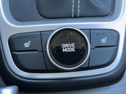 Used 2026 Hyundai Venue SEL FWD image 19