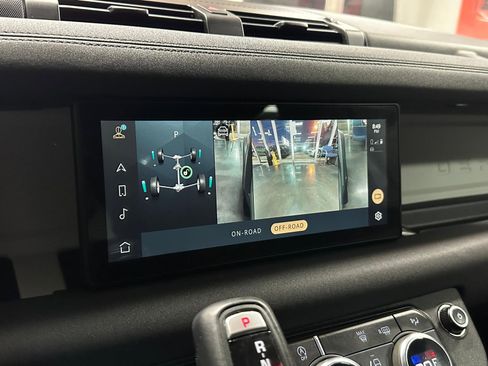 Used 2020 Land Rover Defender 110 First Edition image 25