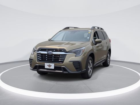 Used 2025 Subaru Ascent Premium AWD/4WD image 3