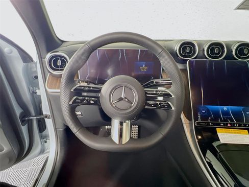 Used 2025 Mercedes-Benz GLC 300 GLC 300 image 11