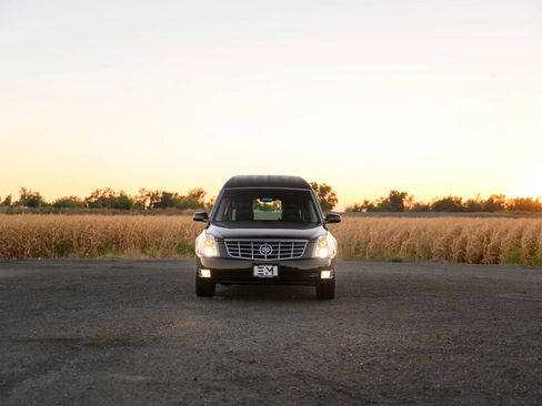 Used 2009 Cadillac DTS Hearse FWD image 82