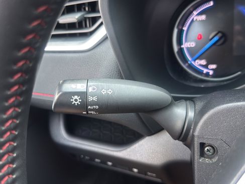 Used 2022 Toyota RAV4 SE w/ Weather & Moonroof Package image 29