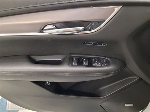 Used 2023 Cadillac XT6 Luxury image 29