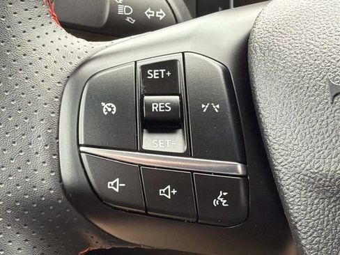 Certified 2025 Ford Escape ST-Line Select AWD/4WD image 25